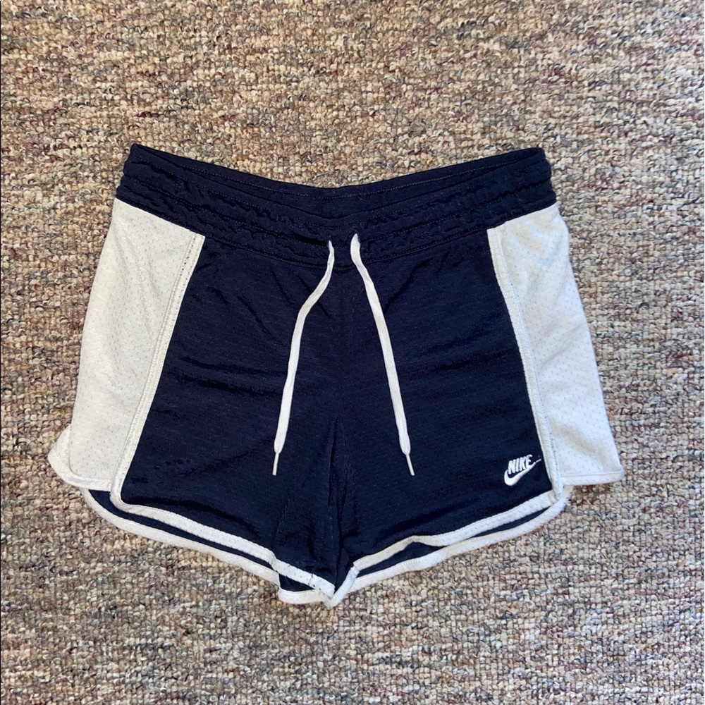 VINTAGE NIKE SHORTS